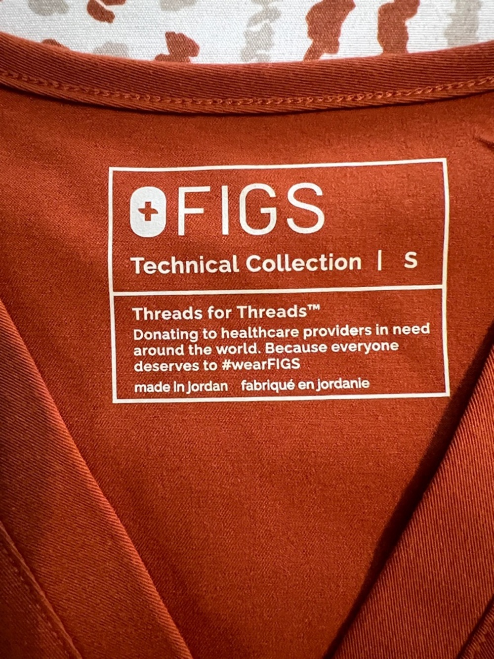 FIGS V-Neck Scrub Top / joggers in Rust Orange - Picture 2 of 5